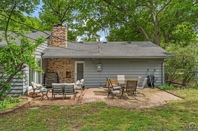 4118 SW Woodbury North CT, Topeka, KS 66606