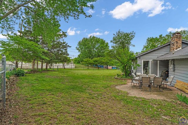 4118 SW Woodbury North CT, Topeka, KS 66606