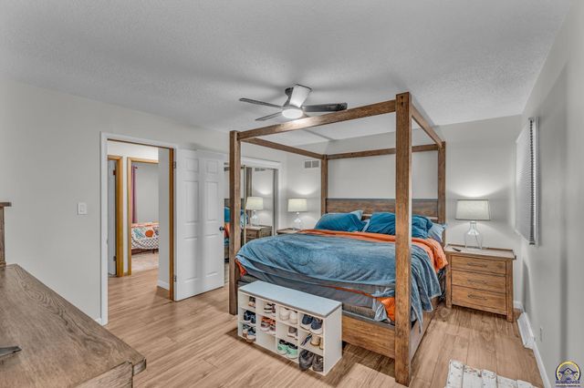 4118 SW Woodbury North CT, Topeka, KS 66606