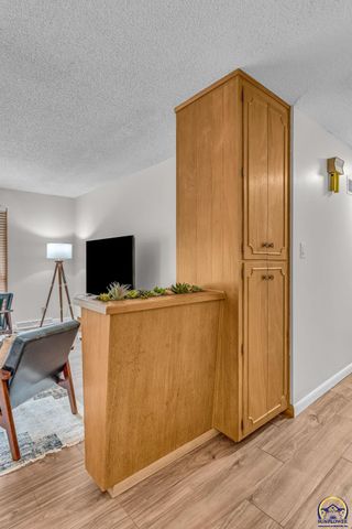 4118 SW Woodbury North CT, Topeka, KS 66606