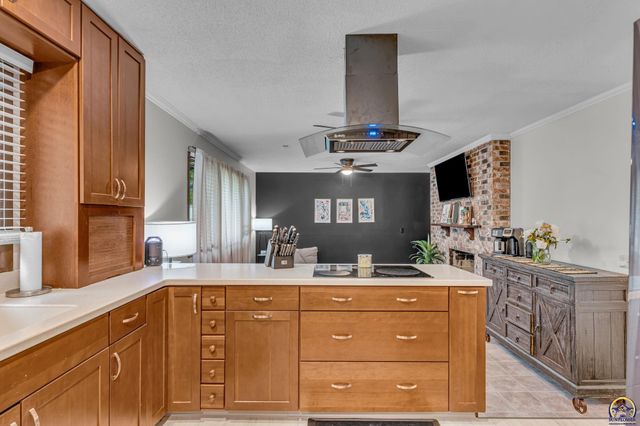 4118 SW Woodbury North CT, Topeka, KS 66606