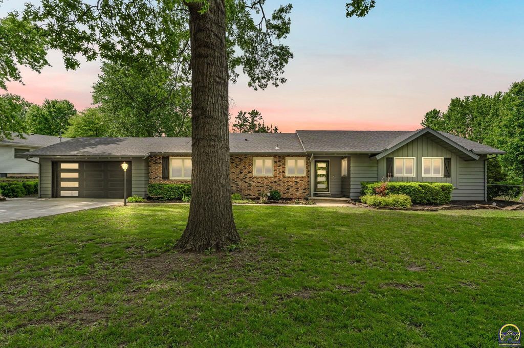 4118 SW Woodbury North CT, Topeka, KS 66606