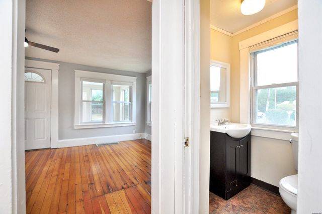 834 East St, Ludlow, MA 01056