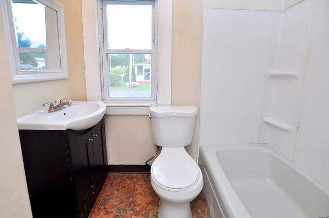 834 East St, Ludlow, MA 01056