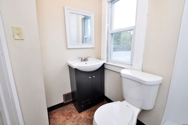 834 East St, Ludlow, MA 01056