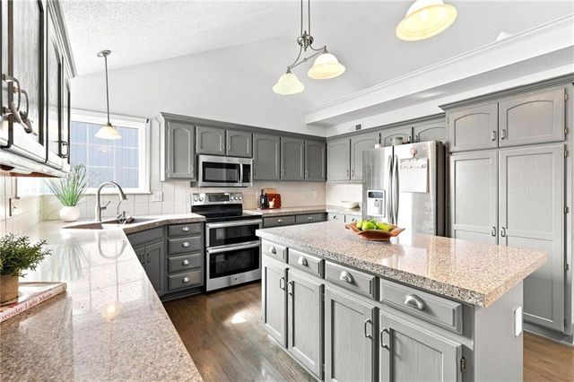 16403 Hinkle Avenue, Belton, MO 64012