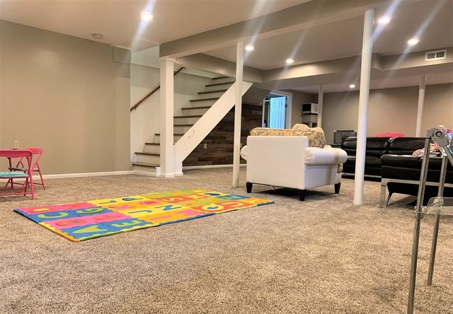 10 Kings Row Ln, Framingham, MA 01701