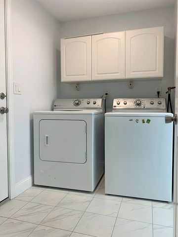 10 Kings Row Ln, Framingham, MA 01701