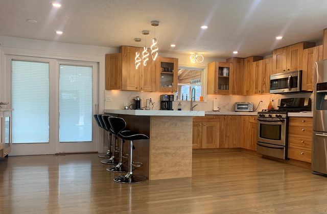 10 Kings Row Ln, Framingham, MA 01701