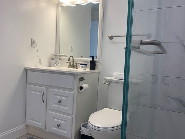 10 Kings Row Ln, Framingham, MA 01701