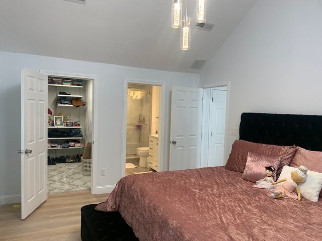 10 Kings Row Ln, Framingham, MA 01701