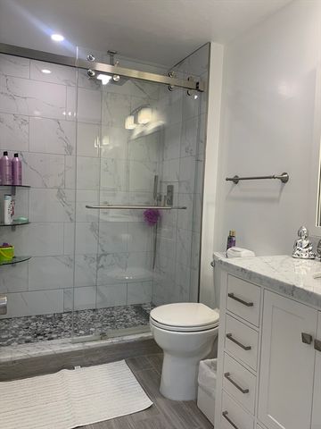 10 Kings Row Ln, Framingham, MA 01701