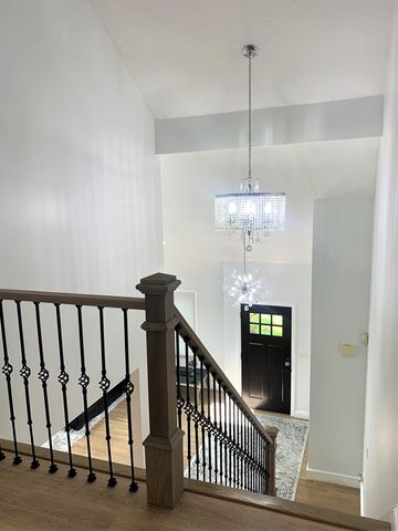 10 Kings Row Ln, Framingham, MA 01701