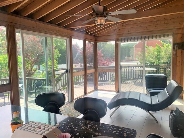 10 Kings Row Ln, Framingham, MA 01701