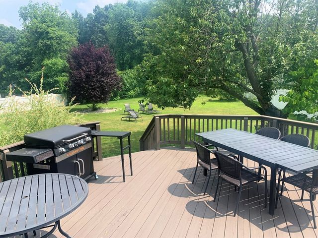 10 Kings Row Ln, Framingham, MA 01701