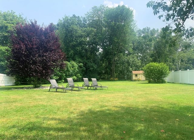 10 Kings Row Ln, Framingham, MA 01701