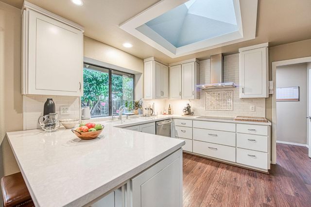 6568 N Farris Avenue, Fresno, CA 93711