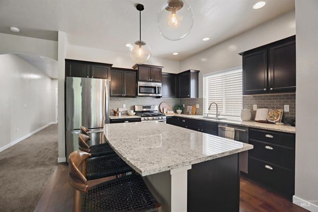 401 E Joshua Tree Dr, Meridian, ID 83646