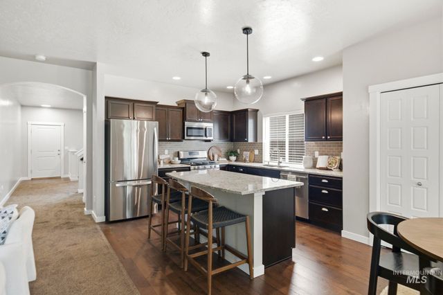 401 E Joshua Tree Dr, Meridian, ID 83646