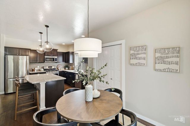 401 E Joshua Tree Dr, Meridian, ID 83646