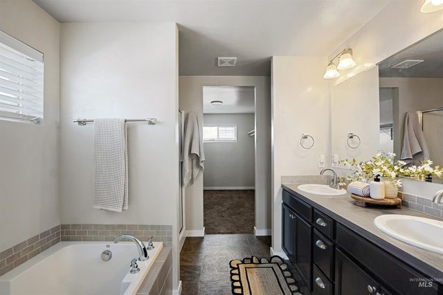 401 E Joshua Tree Dr, Meridian, ID 83646