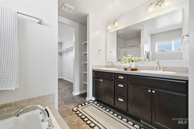 401 E Joshua Tree Dr, Meridian, ID 83646