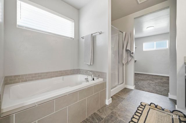 401 E Joshua Tree Dr, Meridian, ID 83646