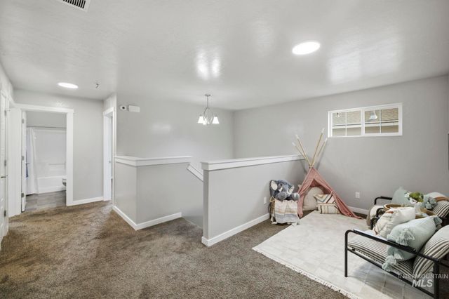 401 E Joshua Tree Dr, Meridian, ID 83646