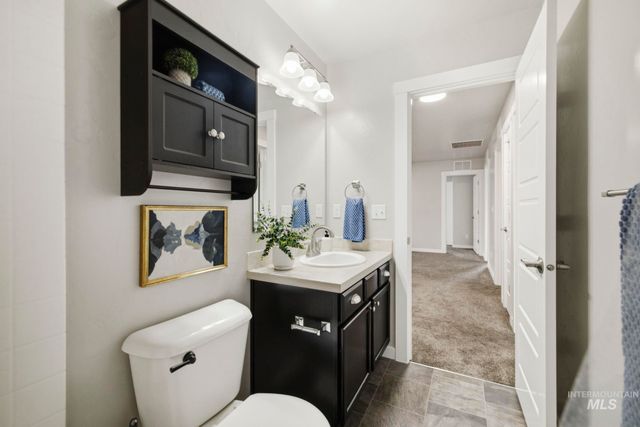 401 E Joshua Tree Dr, Meridian, ID 83646