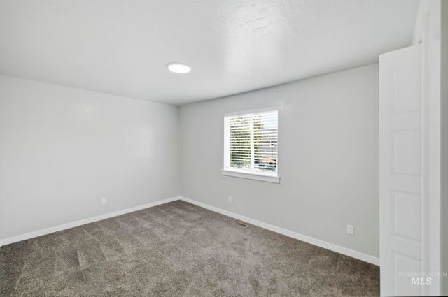 401 E Joshua Tree Dr, Meridian, ID 83646
