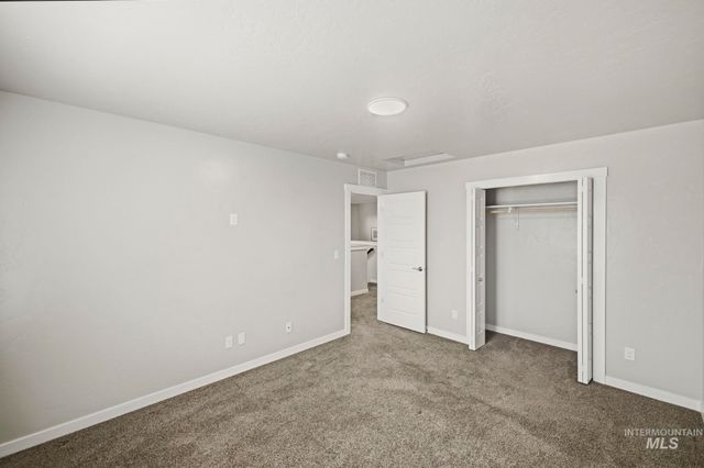 401 E Joshua Tree Dr, Meridian, ID 83646