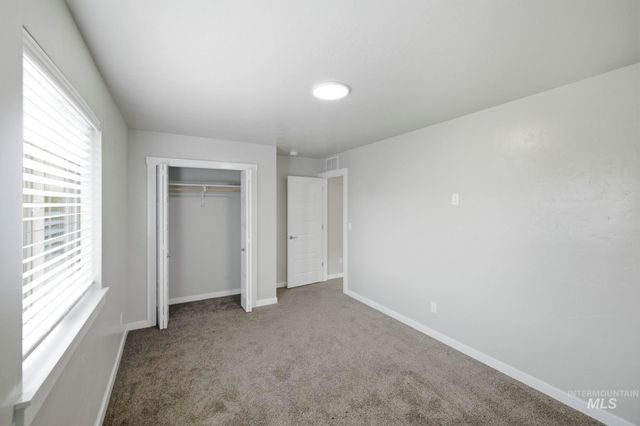 401 E Joshua Tree Dr, Meridian, ID 83646