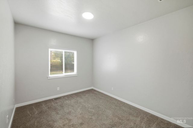 401 E Joshua Tree Dr, Meridian, ID 83646