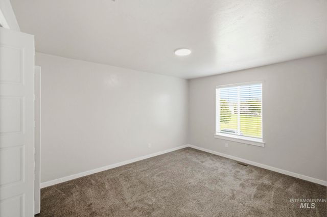 401 E Joshua Tree Dr, Meridian, ID 83646