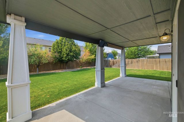 401 E Joshua Tree Dr, Meridian, ID 83646