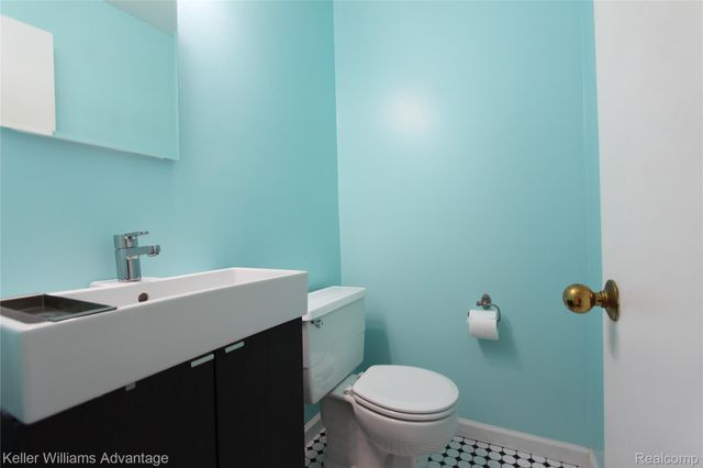 24667 Bashian Drive, Novi, MI 48375