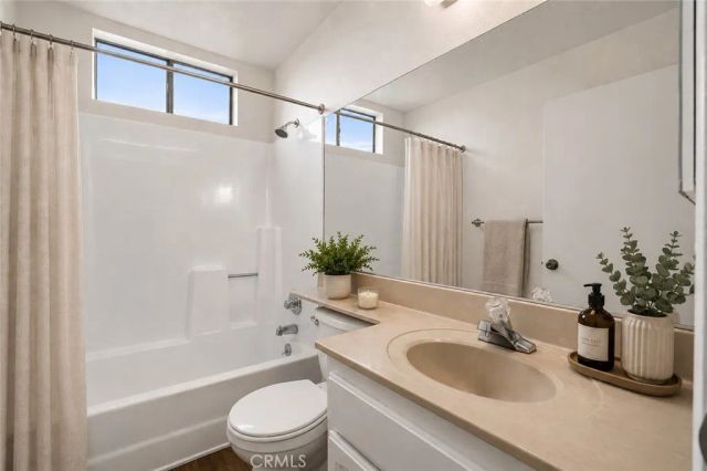 11808 Hamlin Street 3, North Hollywood, CA 91606