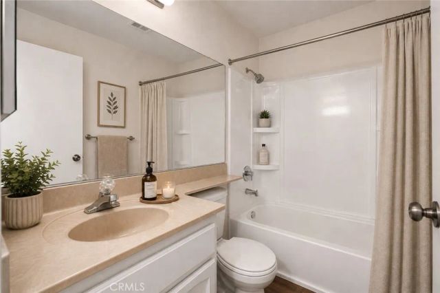 11808 Hamlin Street 3, North Hollywood, CA 91606