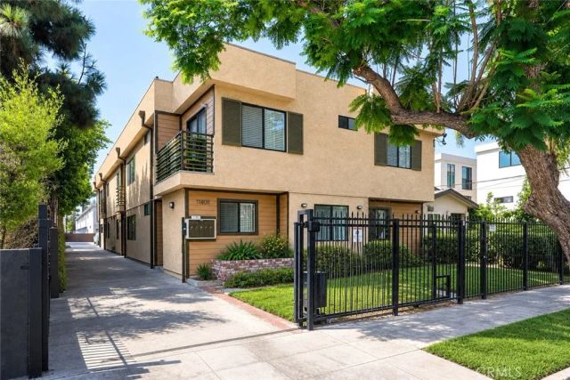 11808 Hamlin Street 3, North Hollywood, CA 91606