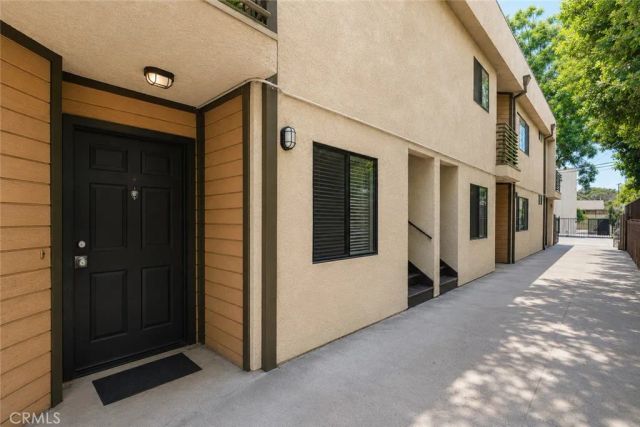 11808 Hamlin Street 3, North Hollywood, CA 91606