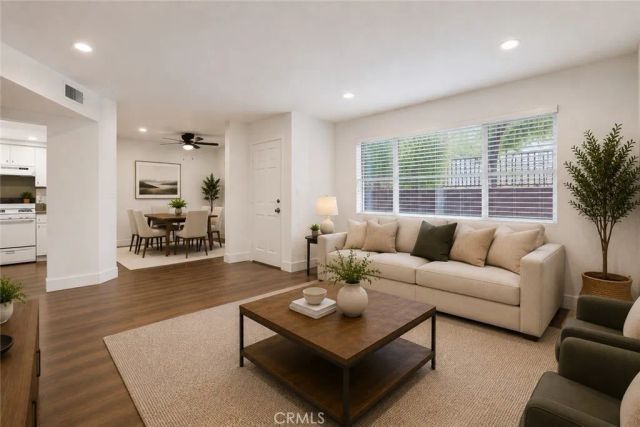 11808 Hamlin Street 3, North Hollywood, CA 91606