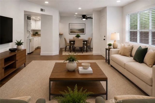 11808 Hamlin Street 3, North Hollywood, CA 91606