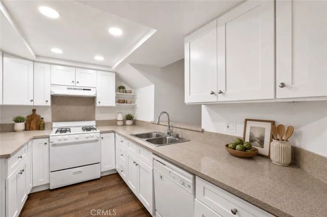 11808 Hamlin Street 3, North Hollywood, CA 91606