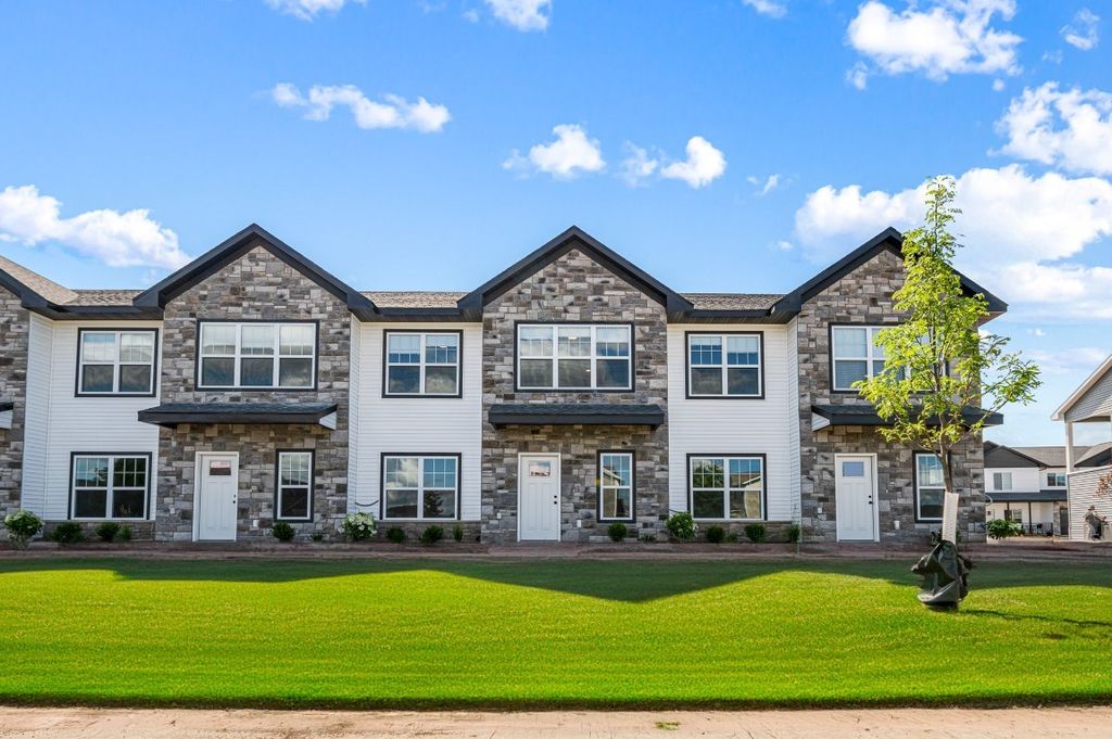 2311 Water Tower Pl, North Liberty, IA 52317