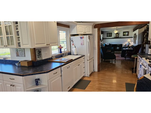 524 AZALEA Dr, Elkton, OR 97436