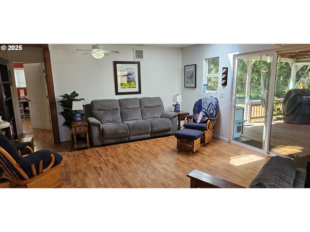 524 AZALEA Dr, Elkton, OR 97436