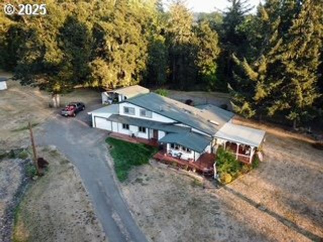 524 AZALEA Dr, Elkton, OR 97436