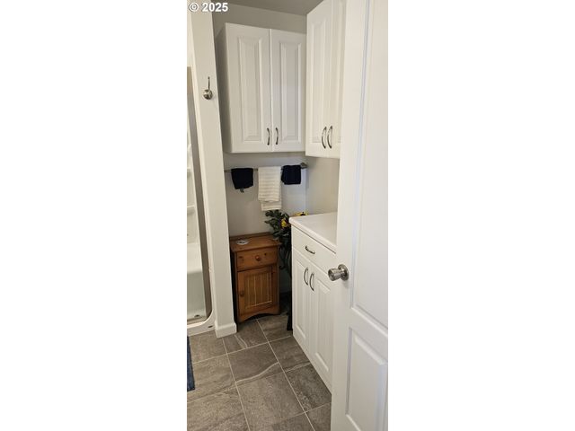 524 AZALEA Dr, Elkton, OR 97436