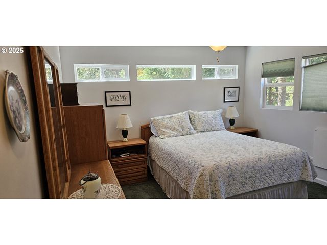 524 AZALEA Dr, Elkton, OR 97436