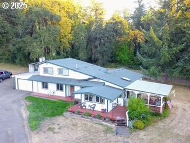 524 AZALEA Dr, Elkton, OR 97436